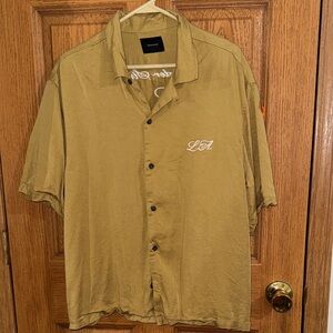 PacSun Olive Green Short-Sleeve Button-Down Shirt with LA Embroidery